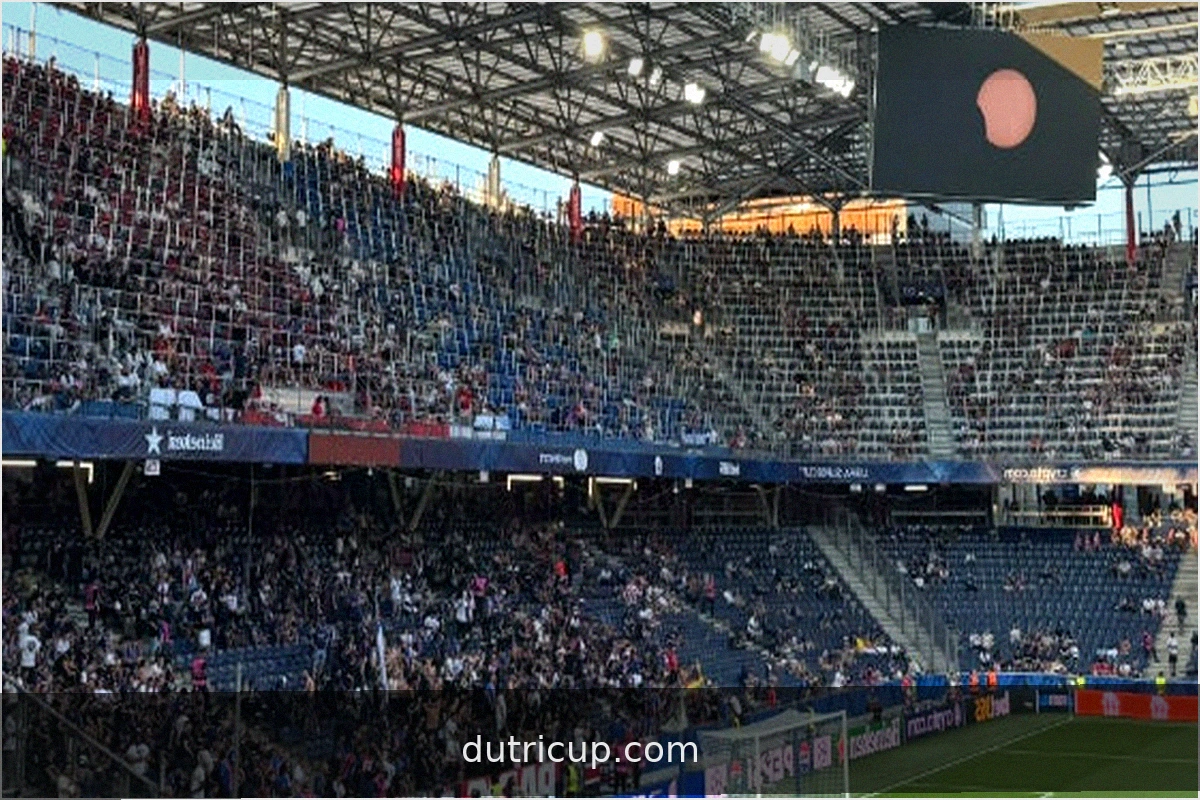 PSG-Aston Villa: Doué da la ventaja al PSG a la hora de juego... Sigue el partido de la Supercopa de Europa en vivo