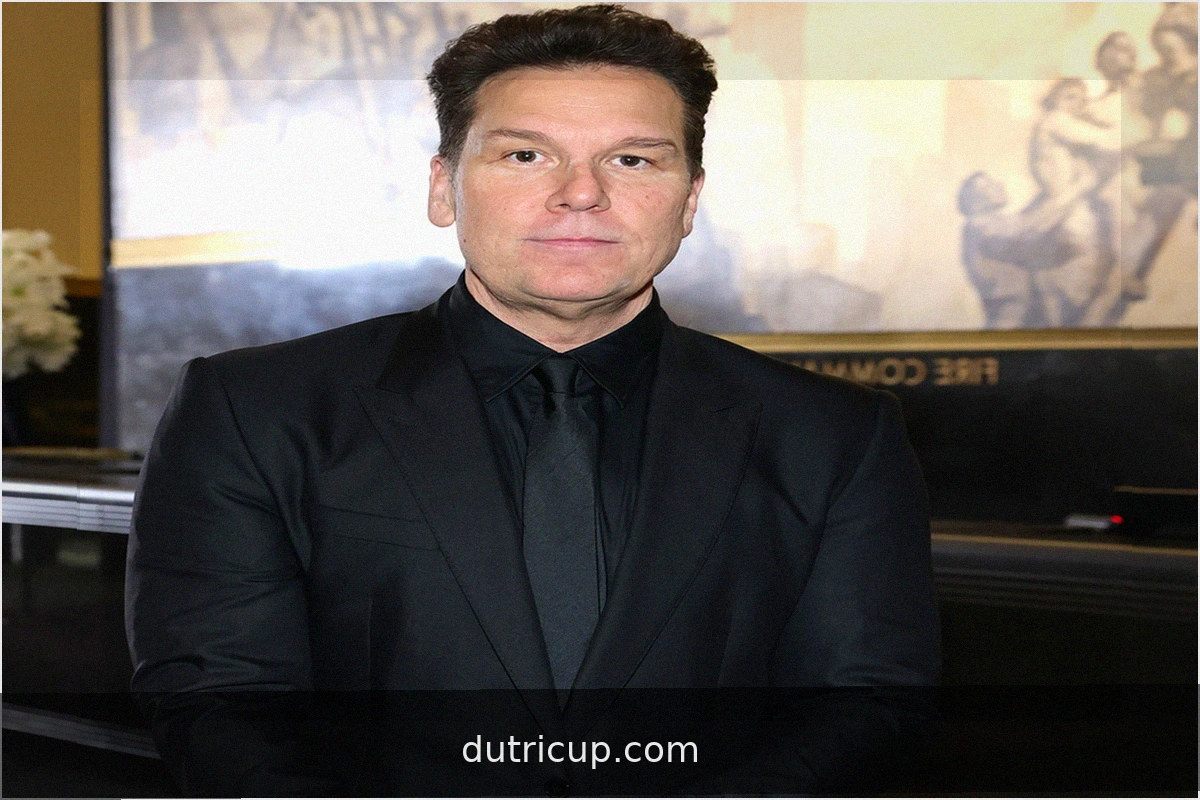 Hermano de Dane Cook Acusado de Robar y Esconder 12 Millones de Dólares en Tarros de Salsa