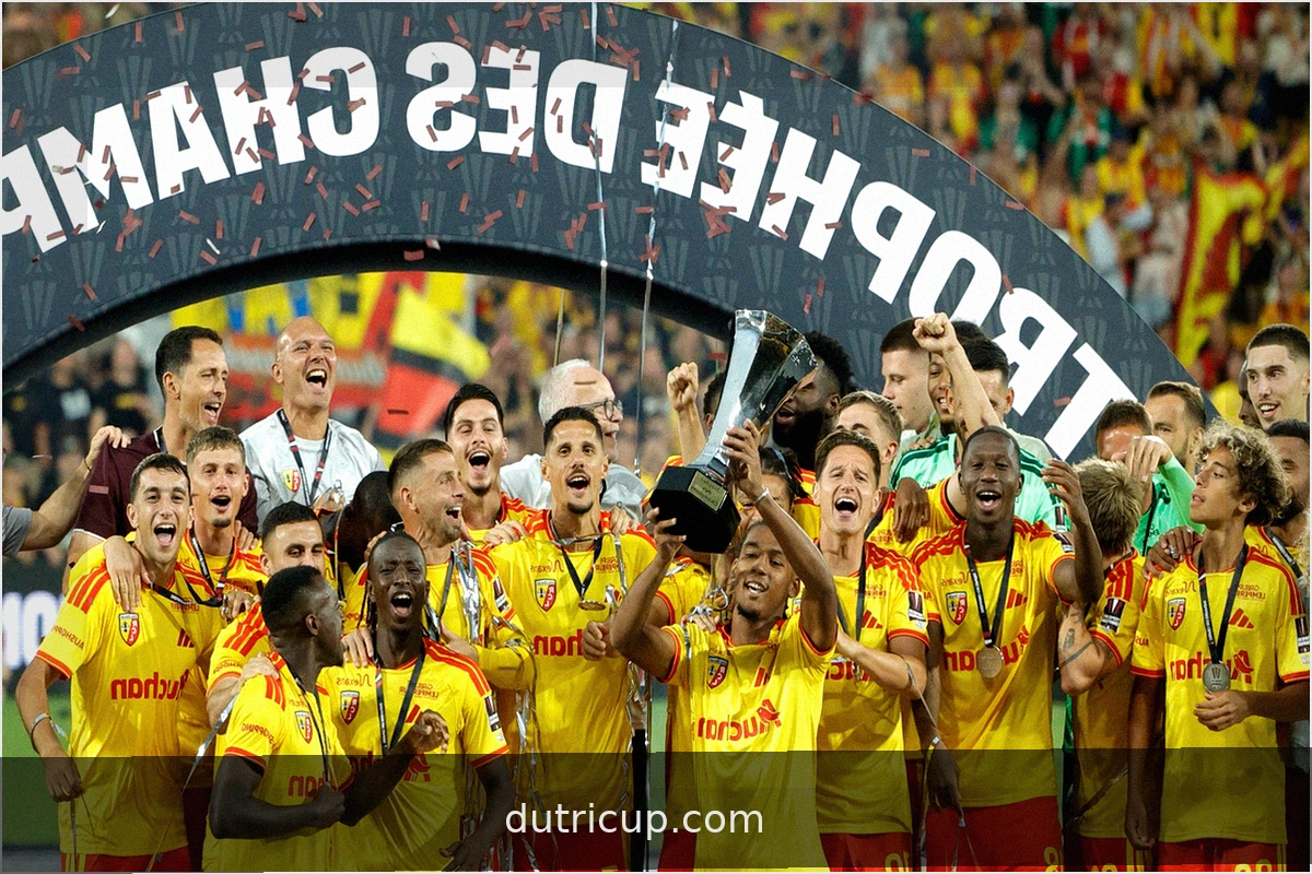 La Cruel Imagen de Kyllian Antonio, Excluido de las Celebraciones del Trofeo de Campeones